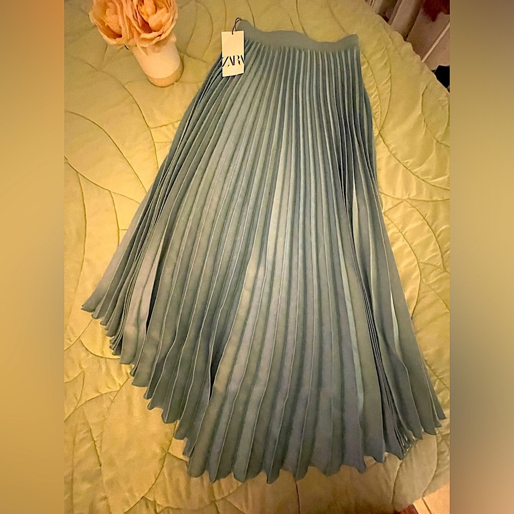Light blue-gray pleated skirt. Zara. Size XS. Never used